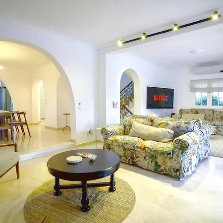 Luxurious Large Vilamoura *